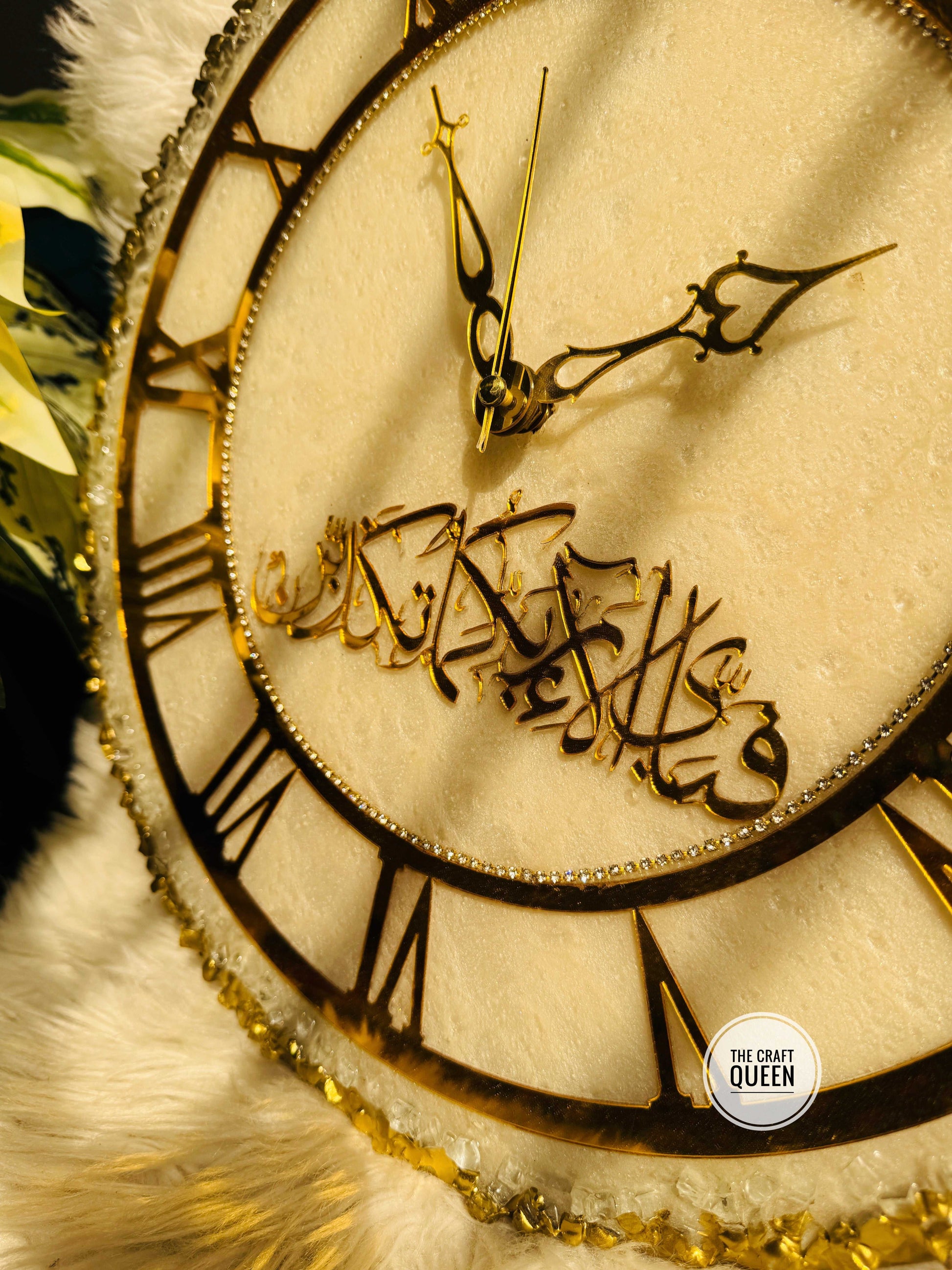 Luxury Islamic Wall Clock with Arabic Calligraphy – Gold Roman Design Resin Clock