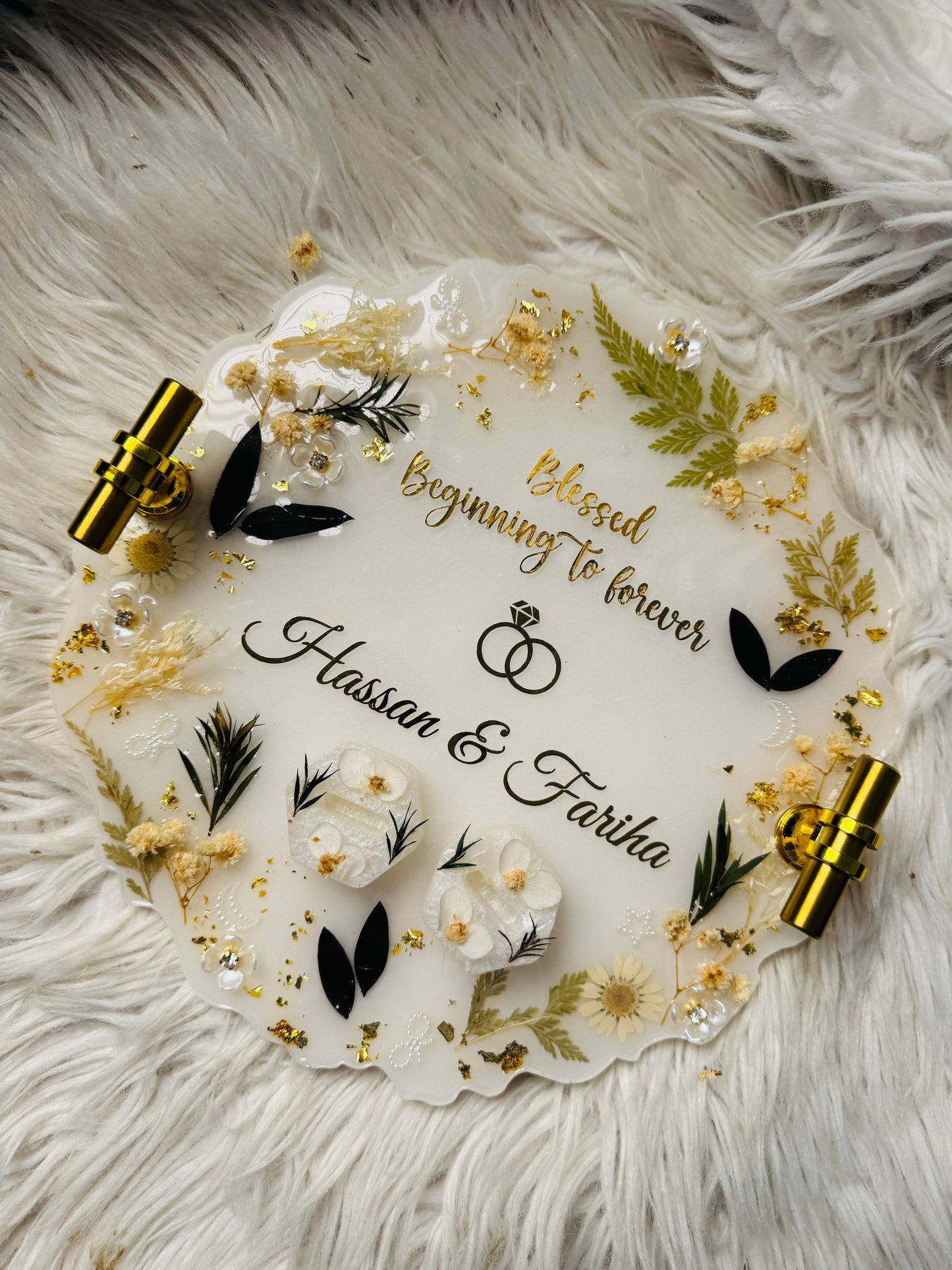 Personalized Wedding Resin Serving Tray – Preserved Flowers & Gold Leaf